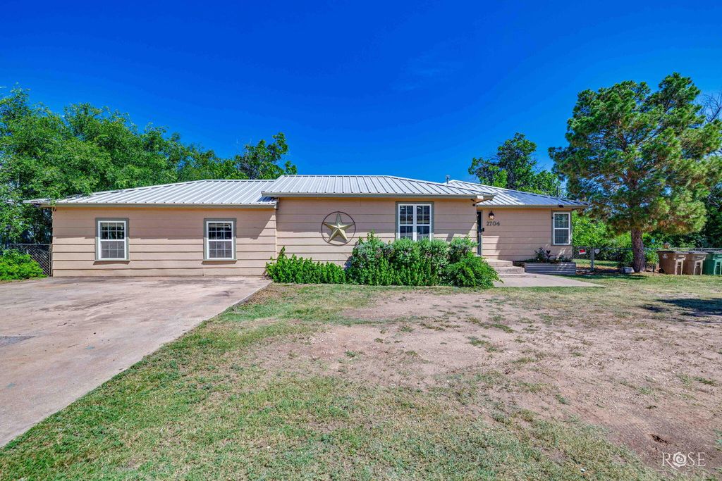 Image 4 of property listing at 2704 Waco Street, San Angelo, TX 76901