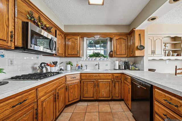 4425 Elmwood Parkway, Metairie, LA 70003