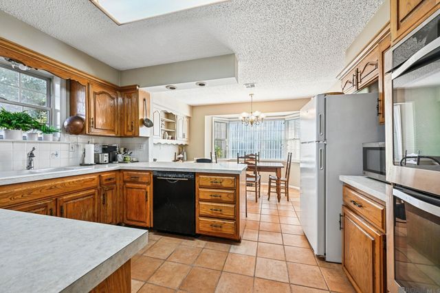 4425 Elmwood Parkway, Metairie, LA 70003