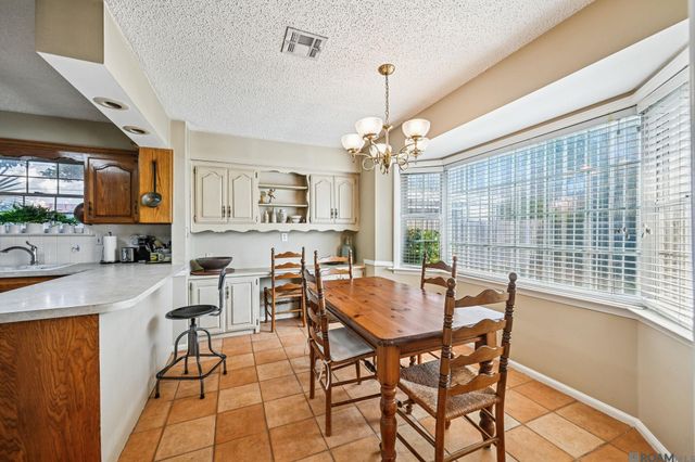 4425 Elmwood Parkway, Metairie, LA 70003