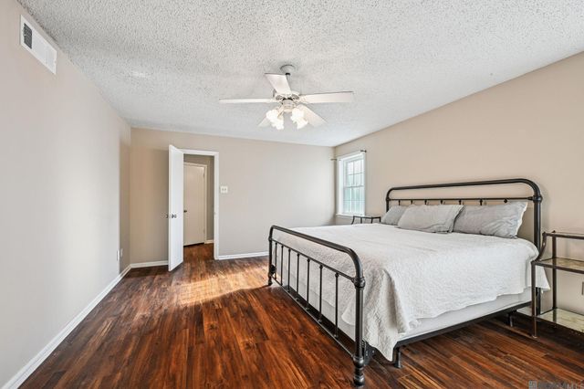 4425 Elmwood Parkway, Metairie, LA 70003