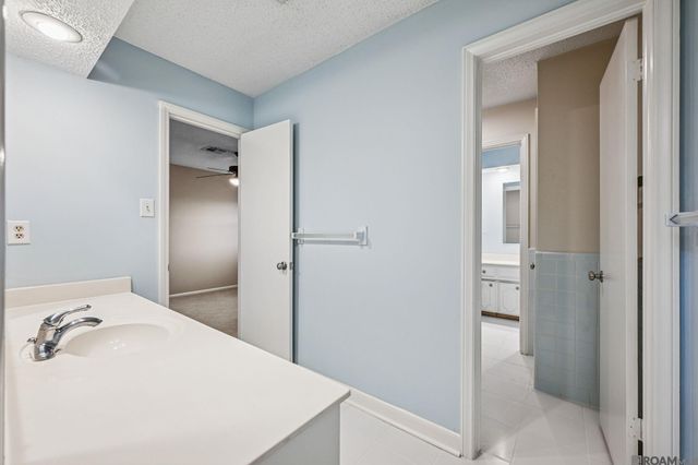 4425 Elmwood Parkway, Metairie, LA 70003