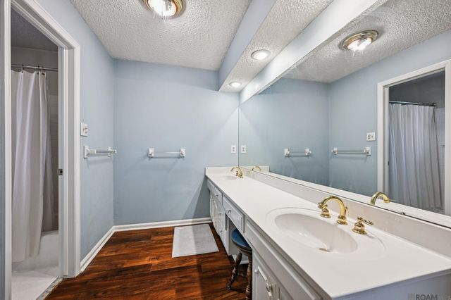 4425 Elmwood Parkway, Metairie, LA 70003