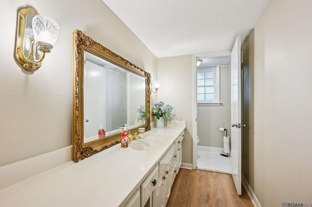 4425 Elmwood Parkway, Metairie, LA 70003