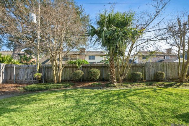 4425 Elmwood Parkway, Metairie, LA 70003