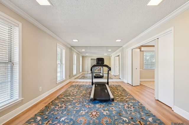 4425 Elmwood Parkway, Metairie, LA 70003