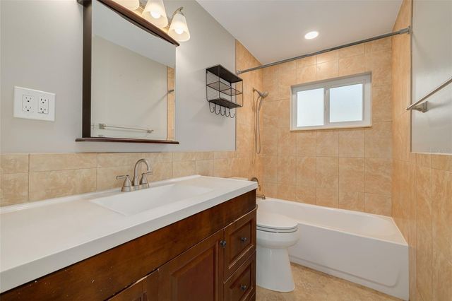 5621 16TH AVENUE N, St Petersburg, FL 33710