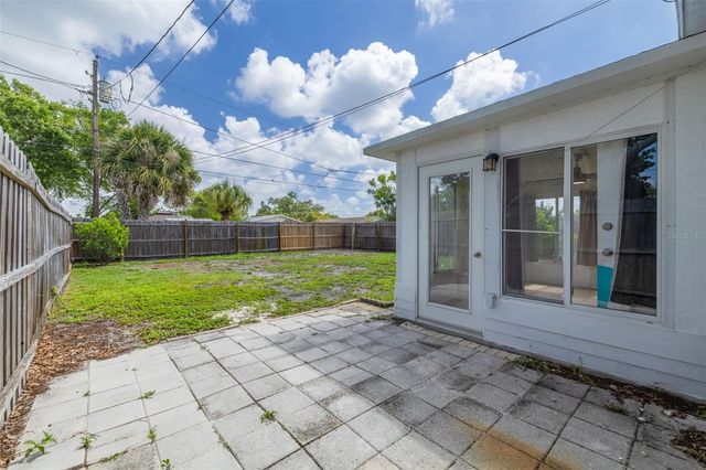5621 16TH AVENUE N, St Petersburg, FL 33710