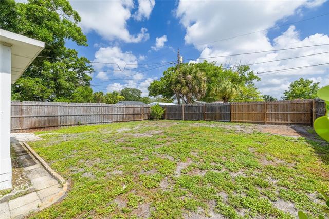 5621 16TH AVENUE N, St Petersburg, FL 33710