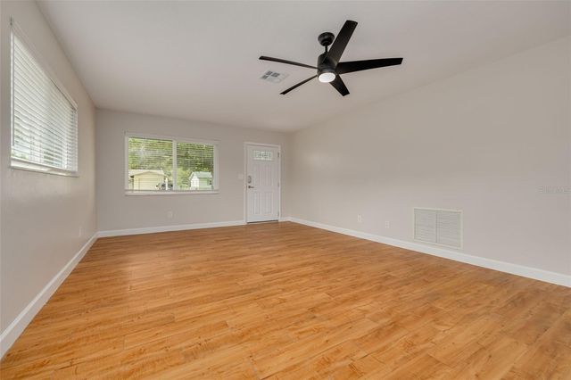 5621 16TH AVENUE N, St Petersburg, FL 33710