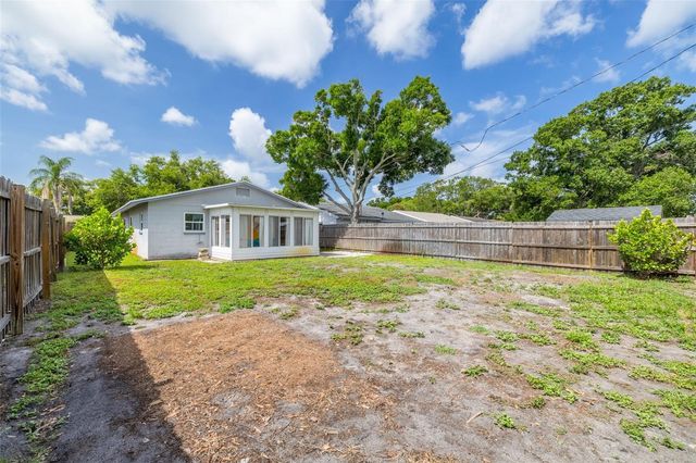 5621 16TH AVENUE N, St Petersburg, FL 33710