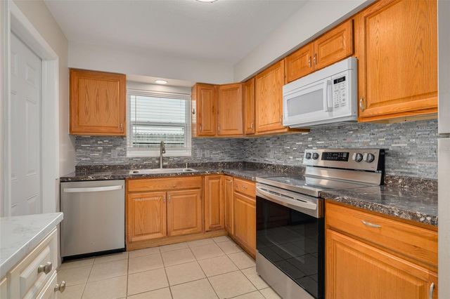 5621 16TH AVENUE N, St Petersburg, FL 33710