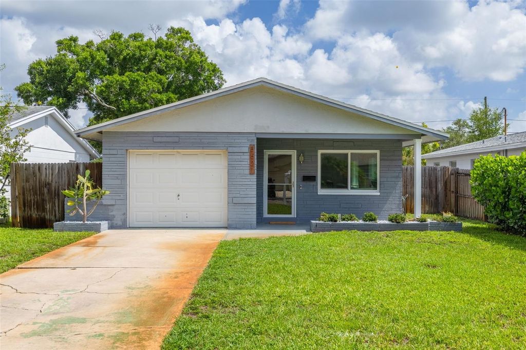 5621 16TH AVENUE N, St Petersburg, FL 33710