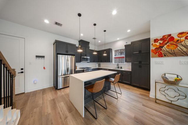 9 Super Street, Houston, TX 77011