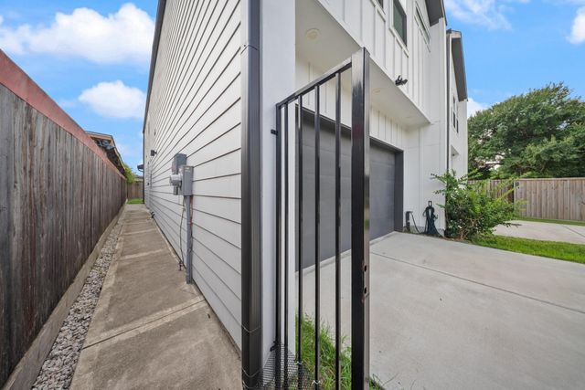 9 Super Street, Houston, TX 77011