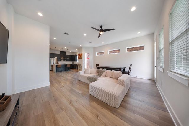 9 Super Street, Houston, TX 77011