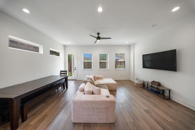 9 Super Street, Houston, TX 77011