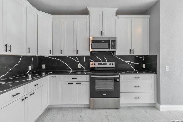 3938 New Mathis, Elmendorf, TX 78112