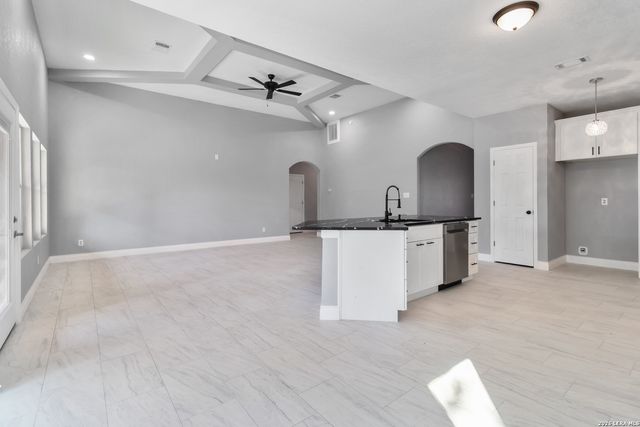 3938 New Mathis, Elmendorf, TX 78112