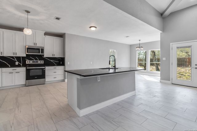 3938 New Mathis, Elmendorf, TX 78112