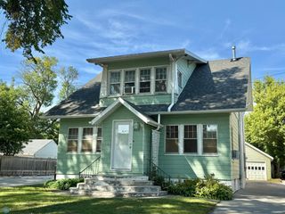 803 10th Avenue N, Fargo, ND 58102