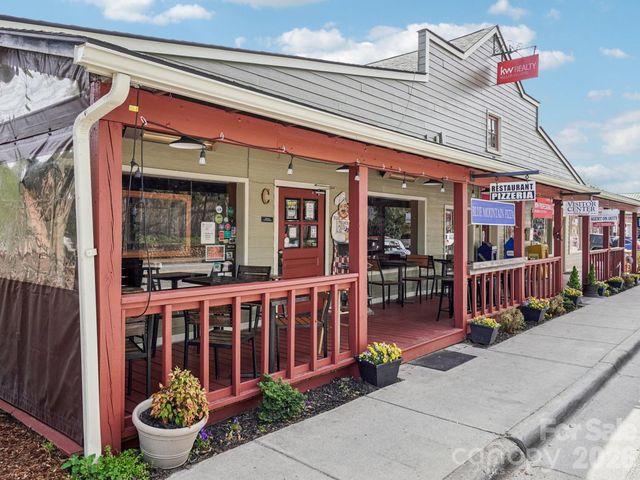 17 Yarrow Meadow Road, Weaverville, NC 28787