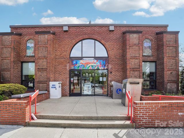 17 Yarrow Meadow Road, Weaverville, NC 28787