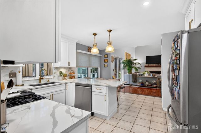 2 Monroe Court, Plainsboro, NJ 08536