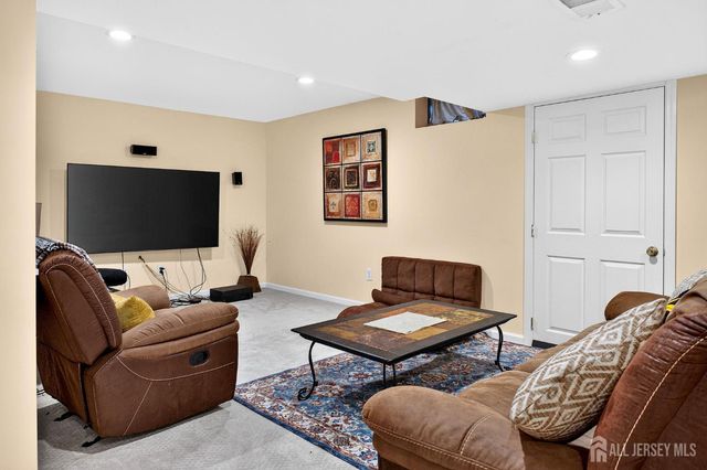 2 Monroe Court, Plainsboro, NJ 08536