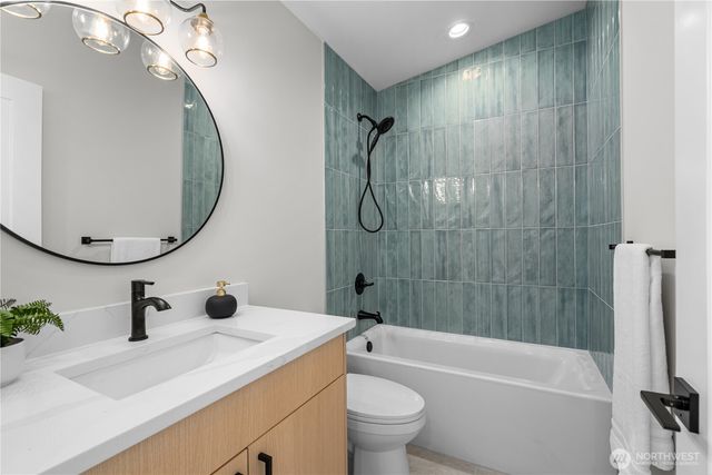 9228 B 22nd Avenue SW, Seattle, WA 98106