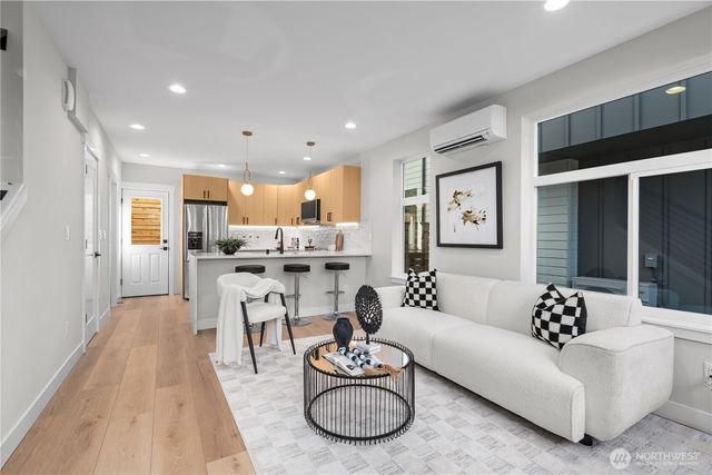 9228 B 22nd Avenue SW, Seattle, WA 98106