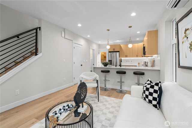 9228 B 22nd Avenue SW, Seattle, WA 98106