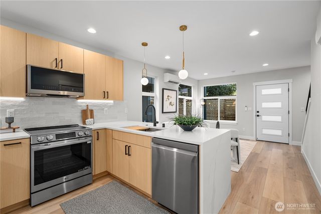 9228 B 22nd Avenue SW, Seattle, WA 98106