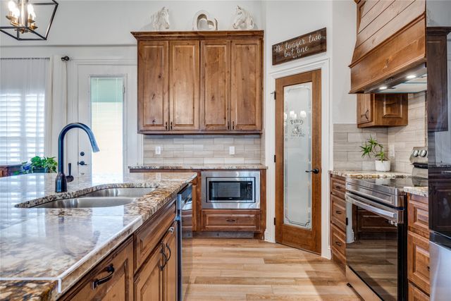 250 Alondrita Street, Celeste, TX 75423