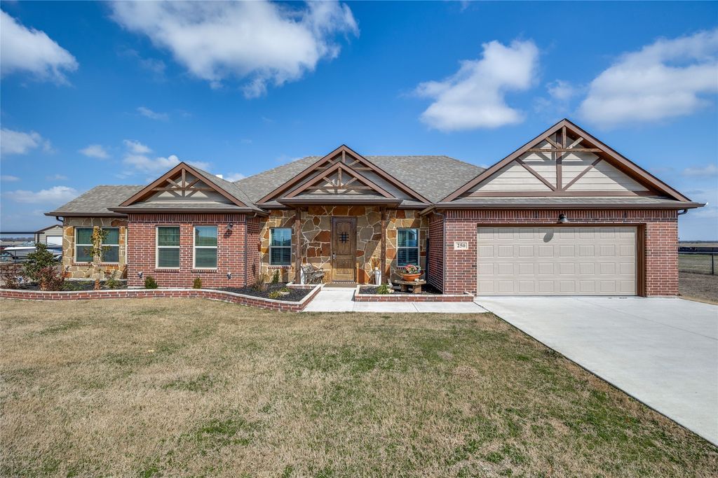250 Alondrita Street, Celeste, TX 75423
