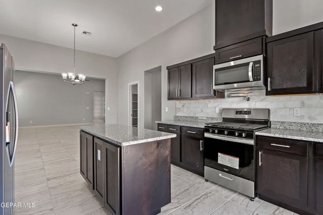 12801 Middlesbrough Avenue, El Paso, TX 79928