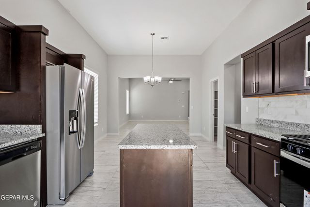 12801 Middlesbrough Avenue, El Paso, TX 79928