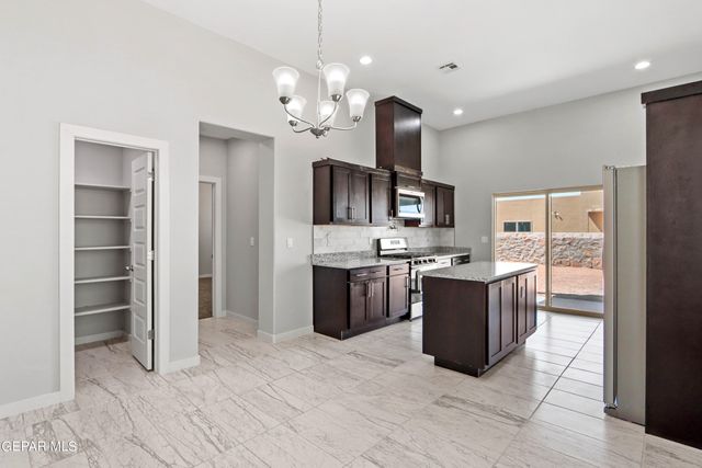 12801 Middlesbrough Avenue, El Paso, TX 79928