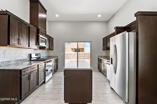 12801 Middlesbrough Avenue, El Paso, TX 79928