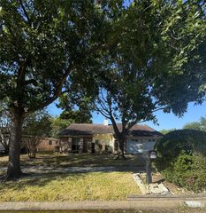 15802 Amapola Drive, Houston, TX 77083