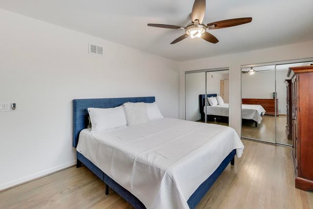 587 Shorely Drive, Barrington, IL 60010