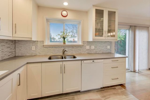 587 Shorely Drive, Barrington, IL 60010