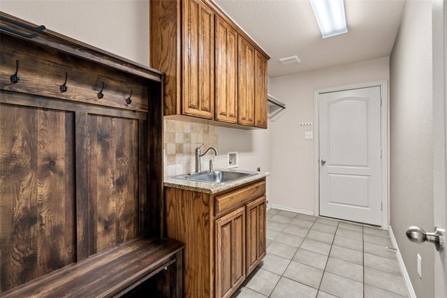 7033 Ridge Crest Drive, North Richland Hills, TX 76182