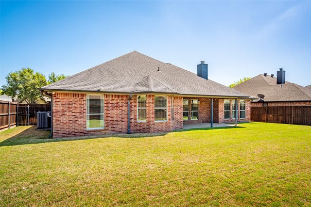 7033 Ridge Crest Drive, North Richland Hills, TX 76182