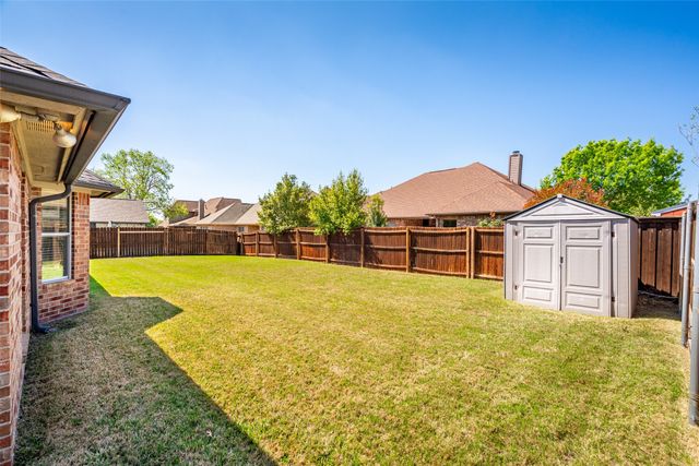 7033 Ridge Crest Drive, North Richland Hills, TX 76182