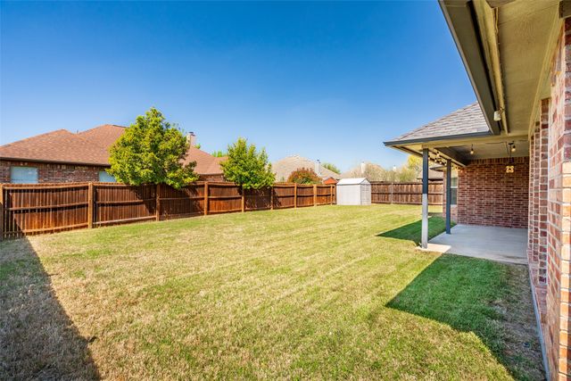 7033 Ridge Crest Drive, North Richland Hills, TX 76182