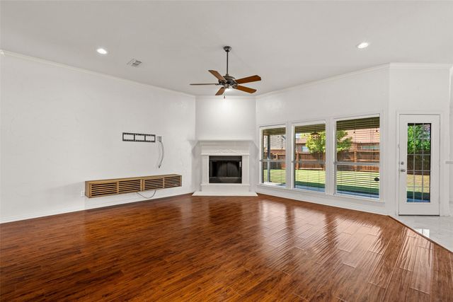 7033 Ridge Crest Drive, North Richland Hills, TX 76182