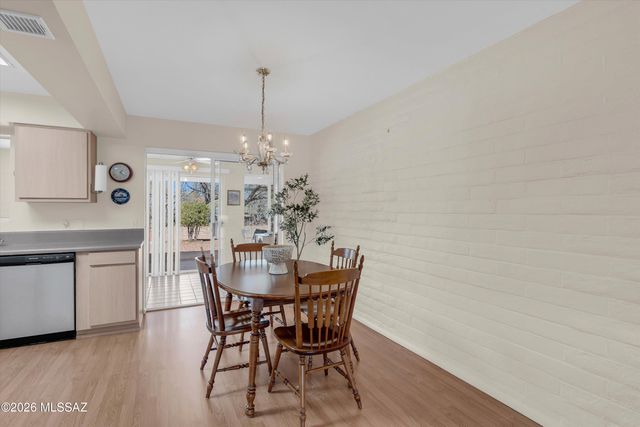 111 E La Espina, Green Valley, AZ 85614