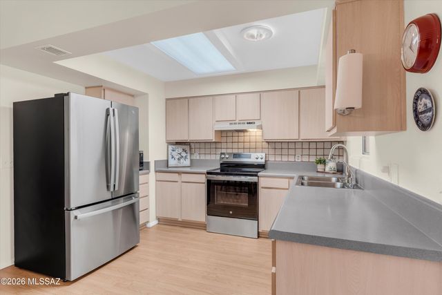 111 E La Espina, Green Valley, AZ 85614