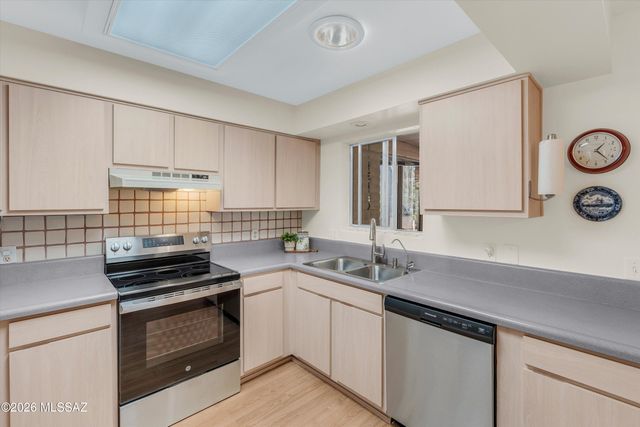 111 E La Espina, Green Valley, AZ 85614